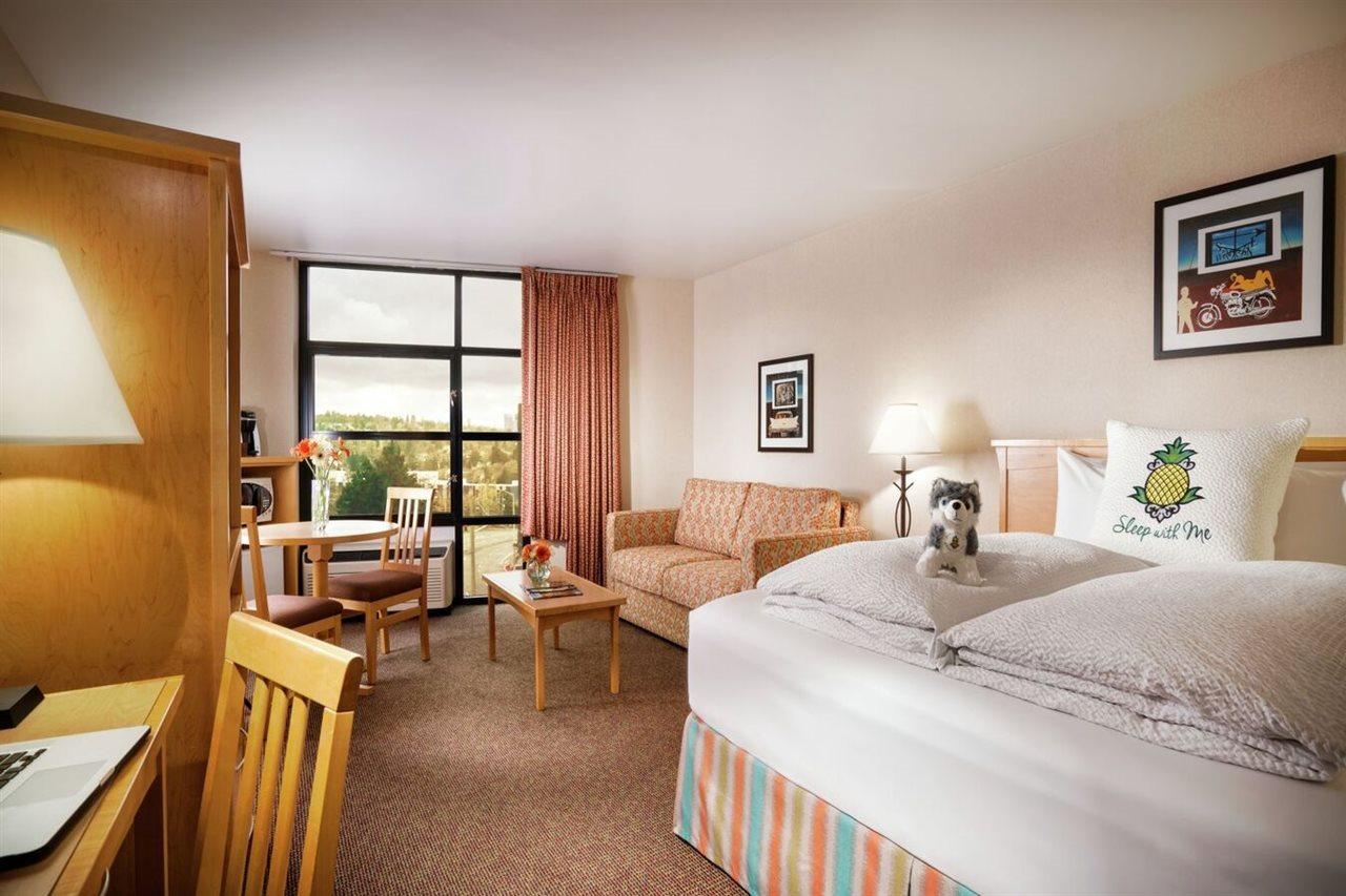 Staypineapple, University Inn, University District Сиатъл Екстериор снимка