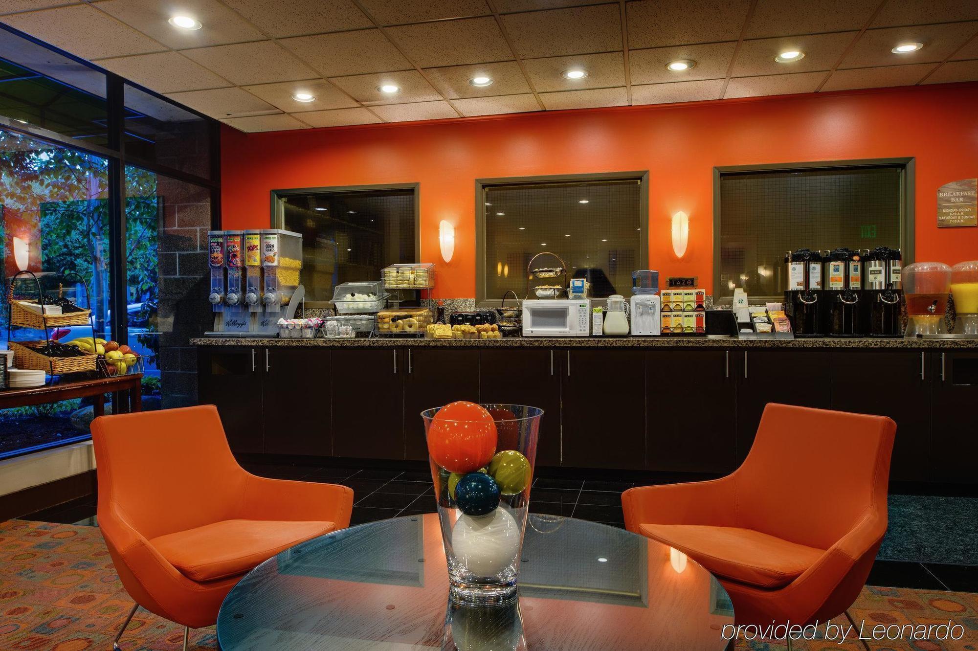 Staypineapple, University Inn, University District Сиатъл Екстериор снимка