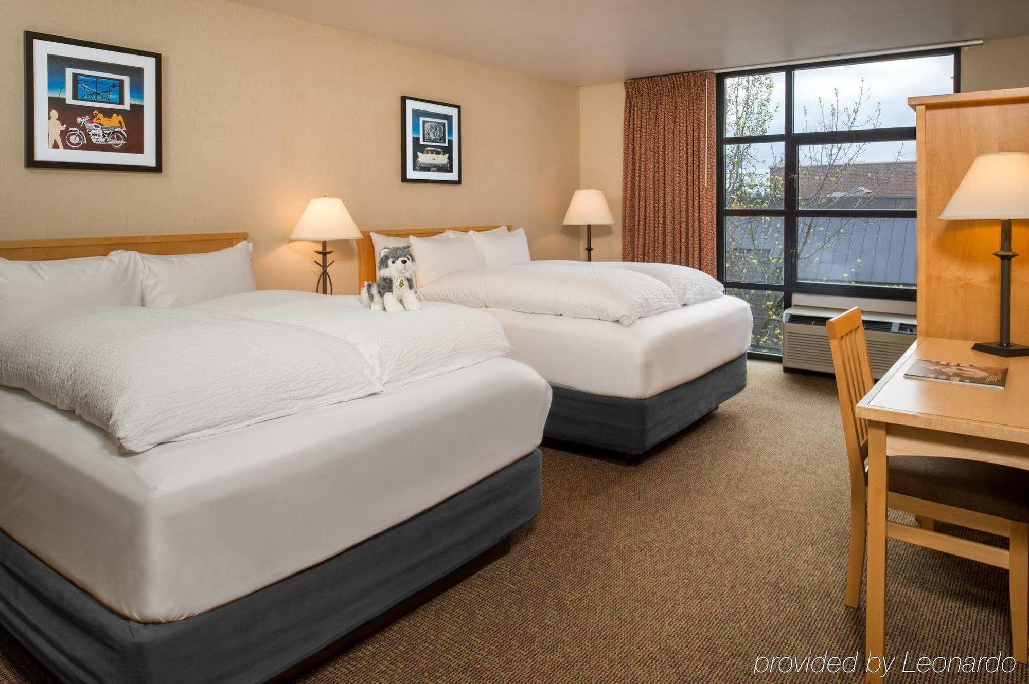Staypineapple, University Inn, University District Сиатъл Екстериор снимка