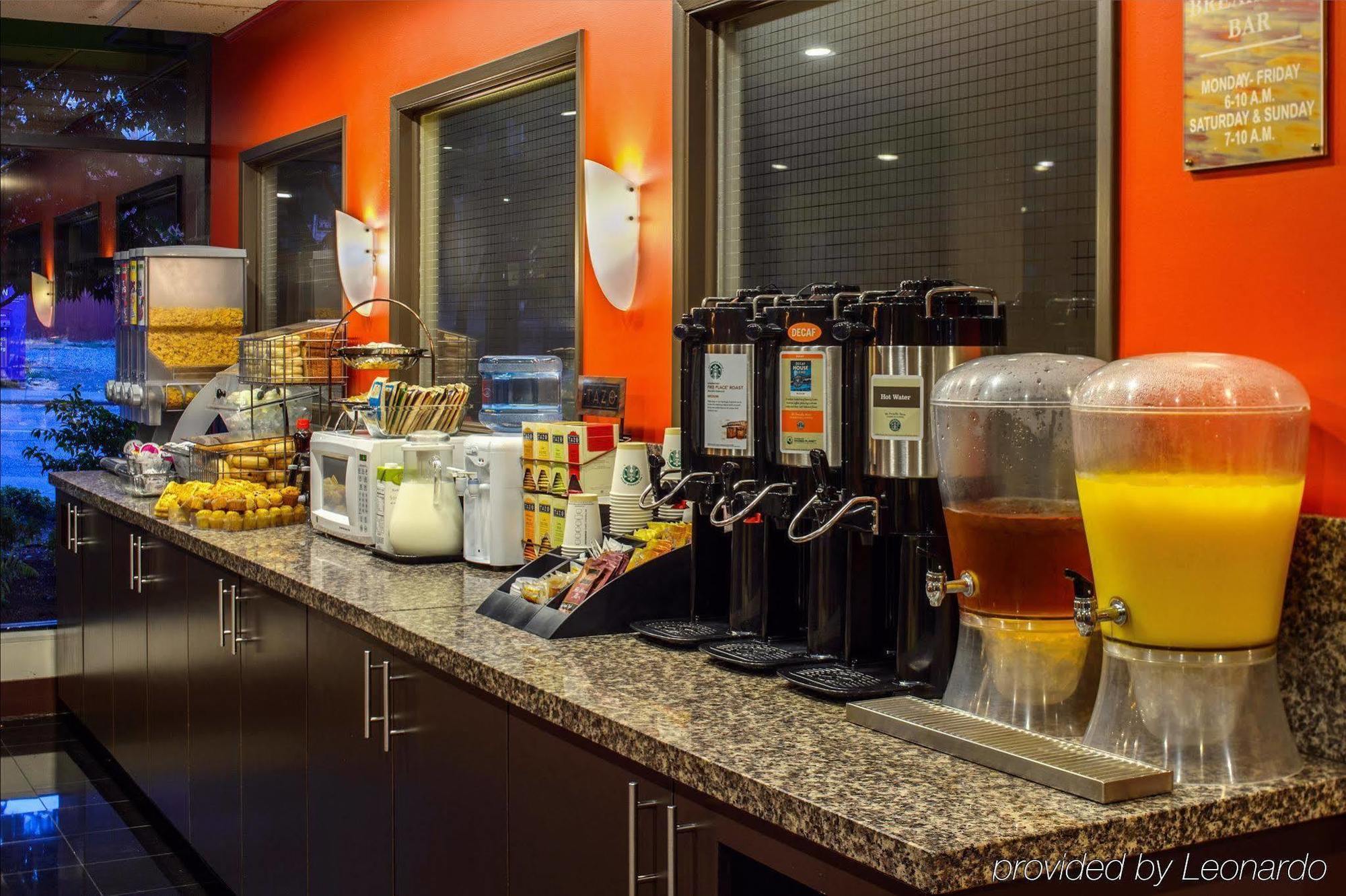 Staypineapple, University Inn, University District Сиатъл Екстериор снимка