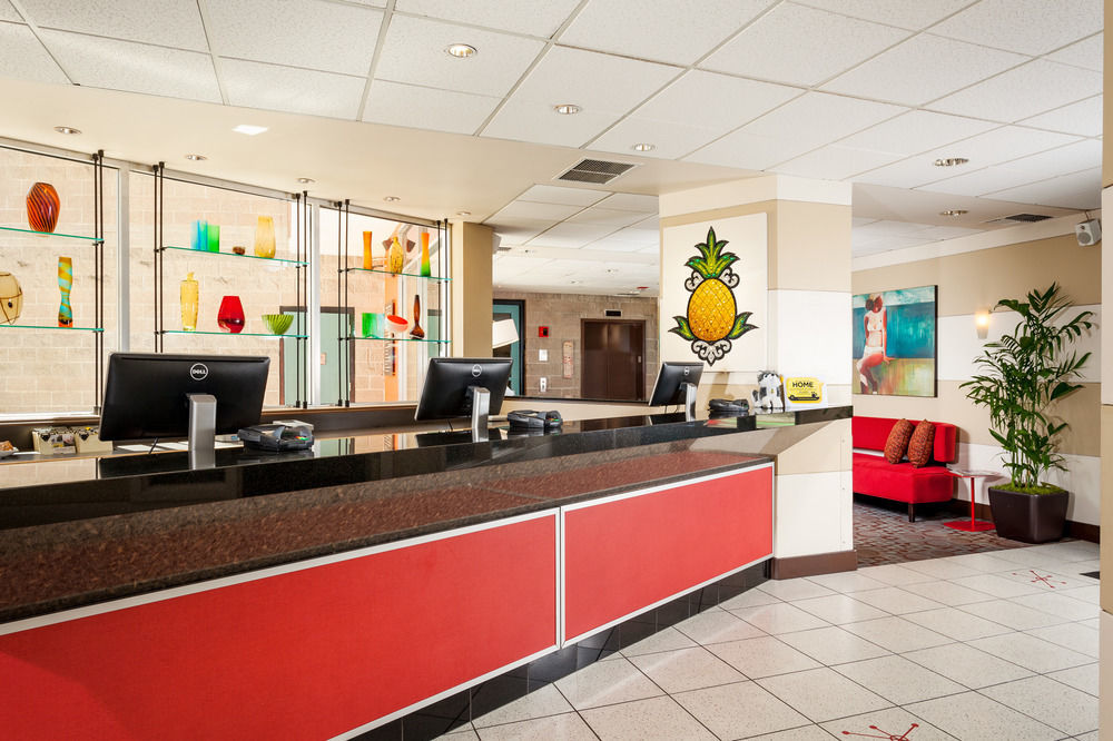 Staypineapple, University Inn, University District Сиатъл Екстериор снимка