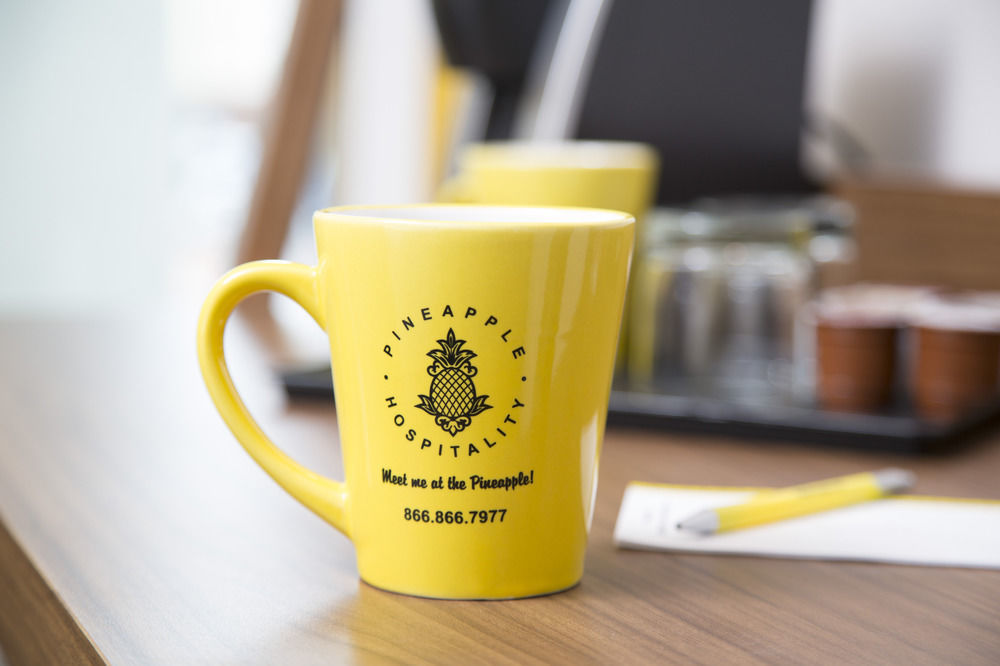 Staypineapple, University Inn, University District Сиатъл Екстериор снимка
