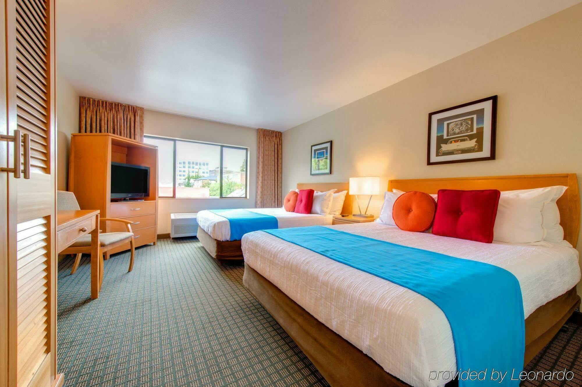 Staypineapple, University Inn, University District Сиатъл Екстериор снимка