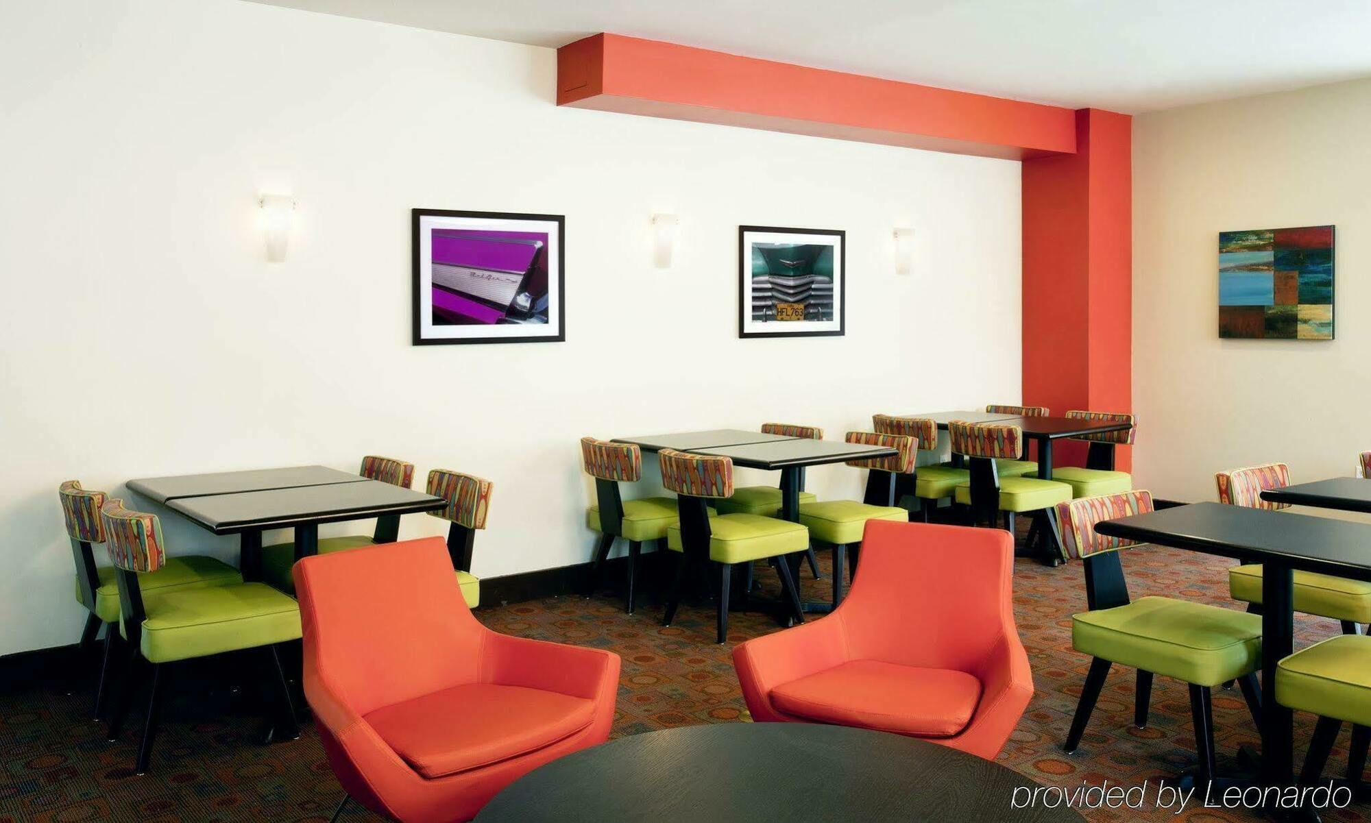 Staypineapple, University Inn, University District Сиатъл Екстериор снимка